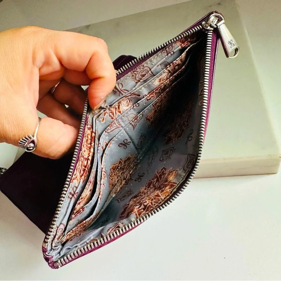 Hobo International Taylor Plum Vintage Leather Wallet - Picture 11 of 13
